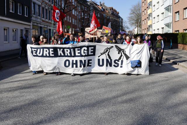 05 March 2026, Schleswig-Holstein, Kiel: Participants march through the city center during a demonstration, as part of a nationwide school strike against compulsory military service. Photo: Frank Molter/dpa