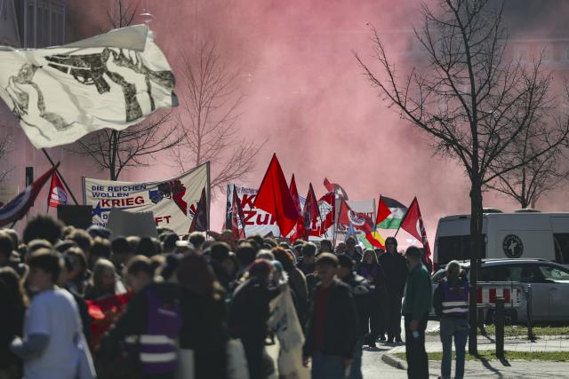 05 March 2026, Schleswig-Holstein, Kiel: Participants march through the city center during a demonstration, as part of a nationwide school strike against compulsory military service. Photo: Frank Molter/dpa