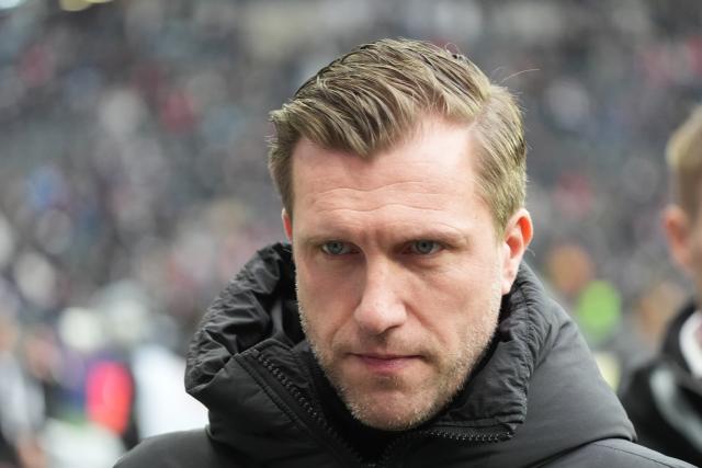 FILED - 14 February 2026, Hesse, Frankfurt/M.: Eintracht Frankfurt sporting director Markus Kroesche pictured prior to the start of the German Bundesliga soccer match between Eintracht Frankfurt and Borussia Moenchengladbach at Deutsche Bank Park. Photo: Marc Schüler/dpa - WICHTIGER HINWEIS: Gemäß den Vorgaben der DFL Deutsche Fußball Liga bzw. des DFB Deutscher Fußball-Bund ist es untersagt, in dem Stadion und/oder vom Spiel angefertigte Fotoaufnahmen in Form von Sequenzbildern und/oder videoähnlichen Fotostrecken zu verwerten bzw. verwerten zu lassen.