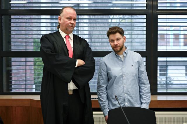 FILED - 10 February 2026, Berlin: Lawyer Sebastian Scharmer (L) and Lahav Shapira stand in the courtroom in Berlin. Following an attack on Jewish student Shapira in February 2024, the appeal trial against the perpetrator has begun at the Berlin Regional Court. Photo: Elisa Schu/dpa
