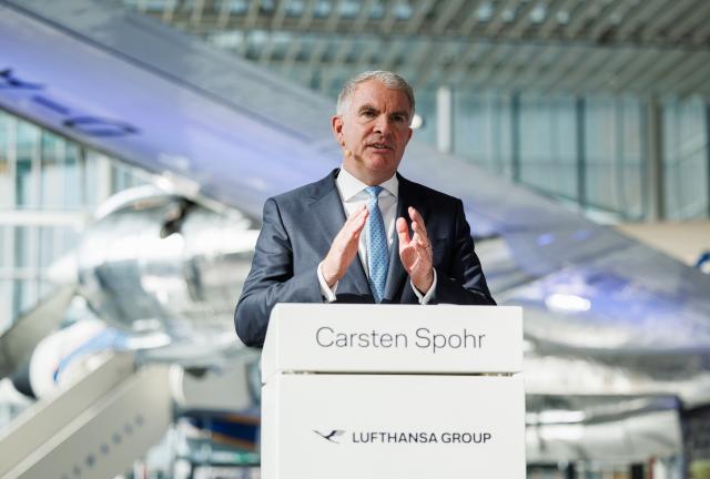 06 March 2026, Hesse, Frankfurt/Main: Carsten Spohr, Chairman of the Executive Board and CEO of Deutsche Lufthansa AG, speaks at the press conference. Lufthansa publishes the figures for the 2025 financial statements at the press conference. Photo: Hannes P. Albert/dpa