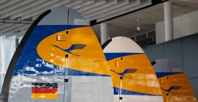 06 March 2026, Hesse, Frankfurt/Main: View of rudder of aircraft with crane logo. Lufthansa publishes the figures for the 2025 annual financial statements at the press conference. Photo: Hannes P. Albert/dpa