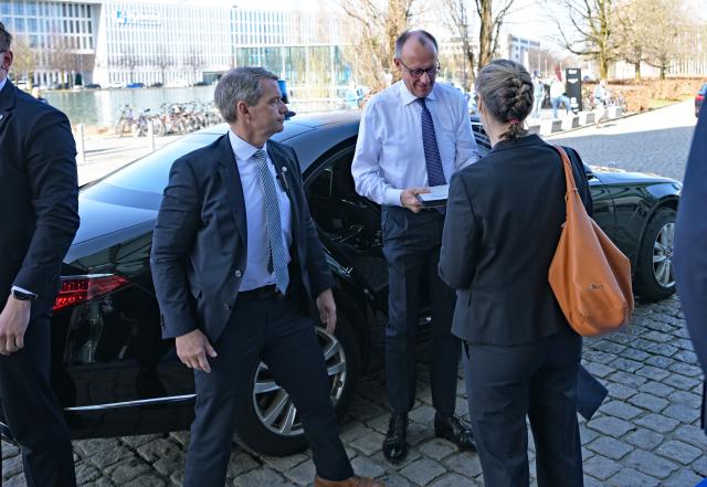 06 March 2026, Bavaria, Munich: German Chancellor Friedrich Merz (C) comes to the International Crafts Fair. Photo: Malin Wunderlich/dpa