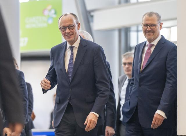 03 June 2026, Bavaria, Munich: German Chancellor Friedrich Merz comes to the International Crafts Fair. Photo: Peter Kneffel/dpa