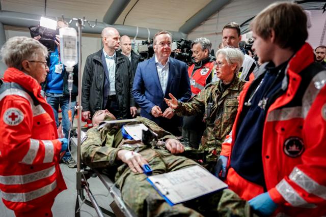 06 March 2026, Berlin: Boris Pistorius, German Minister of Defense, visits the "Medic Quadriga" exercise for the rescue, care and evacuation of a large number of wounded soldiers. Medical forces test the care of a large number of wounded soldiers in Germany by civilian partners. A hub for national patient management and subsequent patient transport is being set up at the ExpoCenterAirport at Berlin Brandenburg Airport (BER). Photo: Kay Nietfeld/dpa