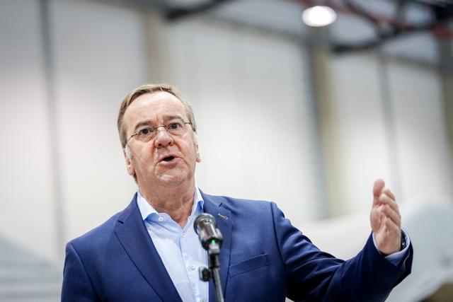 06 March 2026, Berlin: Boris Pistorius, German Minister of Defense, gives a press statement on the sidelines of the "Medic Quadriga" exercise for the rescue, care and evacuation of a large number of wounded soldiers. Medical forces test the care of a large number of wounded soldiers in Germany by civilian partners. A hub for national patient management and subsequent patient transport is being set up at the ExpoCenterAirport at Berlin Brandenburg Airport (BER). Photo: Kay Nietfeld/dpa