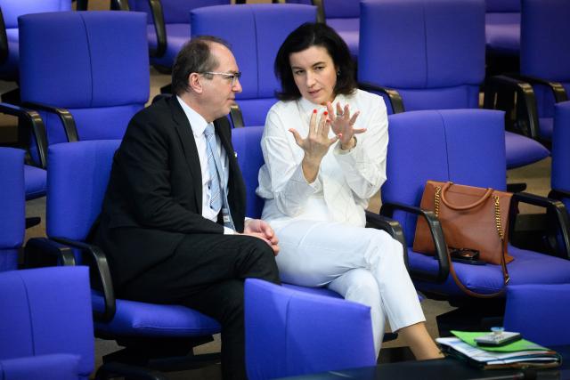 06 March 2026, Berlin: Alexander Dobrindt (L), German Minister of the Interior, and Dorothee Baer, Federal Minister of Research, Technology and Space, talk on the sidelines of the 63rd plenary session of the 21st legislative period in the German Bundestag. The main topics of today's session are hospital reform, all-day care and the report on Research and Innovation 2026. Photo: Bernd von Jutrczenka/dpa