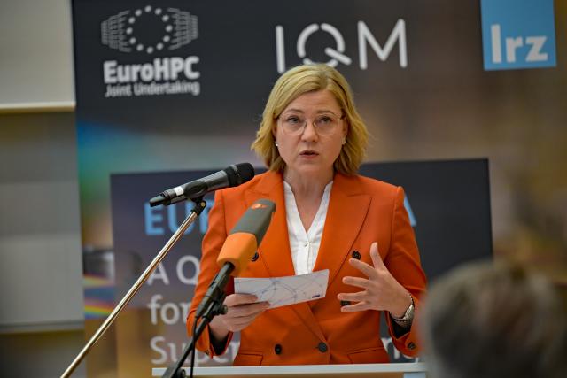 FILED - 12 February 2026, Bavaria, Garching: EU Vice President Henna Virkkunen visits the Leibniz Supercomputing Centre (LRZ) of the Bavarian Academy of Sciences, where the Euro-Q-Exa quantum computer is officially put into operation. Photo: Malin Wunderlich/dpa