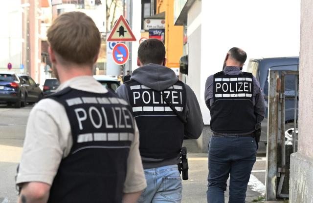 06 March 2026, Baden-Wuerttemberg, Backnang: Police officers work near the scene of a knife attack in a mosque. A man injured another man with a knife in a mosque in Backnang (Rems-Murr district). Photo: Bernd Weißbrod/dpa