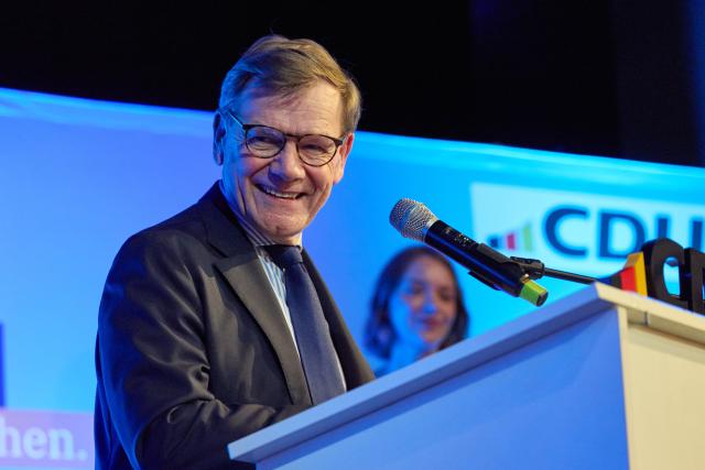 06 March 2026, Schleswig-Holstein, Heide: German Foreign Minister Johann Wadephul stands on stage at the city theater during the traditional Dithmarscher Mehlbeutelessen (meal) organized by the Junge Union and the Christian Democratic Union of Germany (CDU) Dithmarschen at the municipal theater. Photo: Georg Wendt/dpa