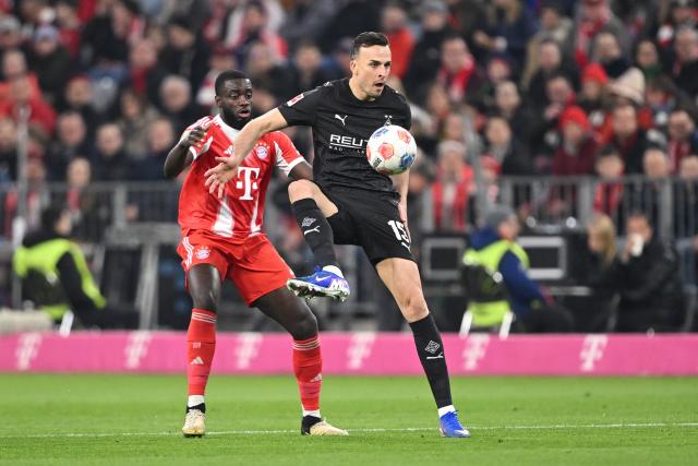 06 March 2026, Bavaria, Munich: Bayern Munich's Dayot Upamecano (L) and Borussia Moenchengladbach's Haris Tabakovic battle for the ball during the German Bundesliga soccer match between Bayern Munich and Borussia Moenchengladbach at the Allianz Arena. Photo: Harry Langer/dpa - IMPORTANT NOTICE: DFL and DFB regulations prohibit any use of photographs as image sequences and/or quasi-video.