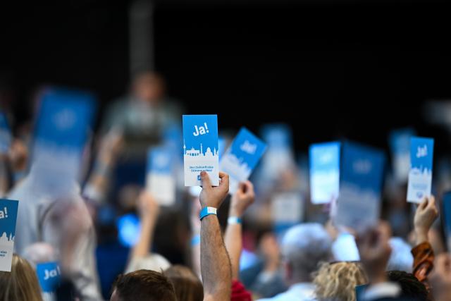 07 March 2026, North Rhine-Westphalia, Marl: Delegates hold up their ballot papers during a vote at the state party conference of the AfD NRW. The AfD NRW elects a new state executive at a party conference. Photo: Fabian Strauch/dpa