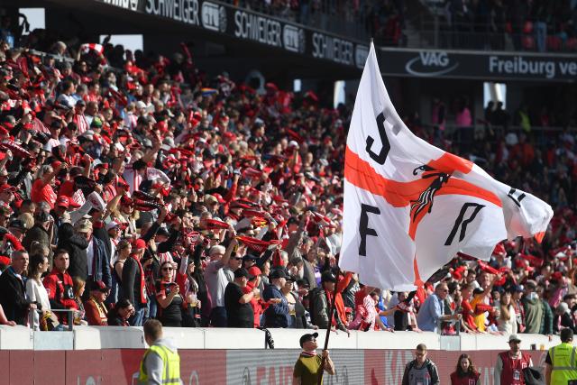 07 March 2026, Freiburg Im Breisgau: Freiburg fans cheer in the stands during the German Bundesliga soccer match between SC Freiburg and Bayer Leverkusen at the Europa-Park Stadium. Photo: Achim Keller/dpa