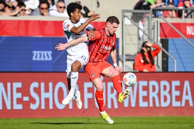 07 March 2026, Baden-Württemberg, Heidenheim: Hoffenheim's Bernardo (L) in action against Heidenheim's Budu Siwsiwadse during the German Bundesliga soccer match between FC Heidenheim and TSG 1899 Hoffenheim at the Voith-Arena. Photo: Harry Langer/dpa - IMPORTANT NOTE: In accordance with the regulations of the DFL German Football League and the DFB German Football Association, it is prohibited to utilize or have utilized photographs taken in the stadium and/or of the match in the form of sequential images and/or video-like photo series.
