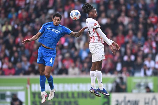 07 March 2026, Freiburg Im Breisgau: Bayer Leverkusen's Jarell Quansah and Freiburg's Johan Manzambi in action during the German Bundesliga soccer match between SC Freiburg and Bayer Leverkusen at the Europa-Park Stadium. Photo: Achim Keller/dpa - IMPORTANT NOTICE: DFL and DFB regulations prohibit any use of photographs as image sequences and/or quasi-video.