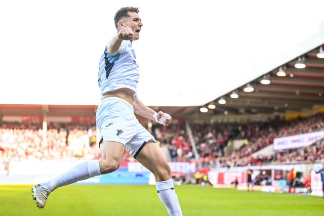 07 March 2026, Baden-Württemberg, Heidenheim: Hoffenheim's Fisnik Asllani celebrates scoring his side's third goal during the German Bundesliga soccer match between FC Heidenheim and TSG 1899 Hoffenheim at the Voith-Arena. Photo: Harry Langer/dpa - IMPORTANT NOTICE: DFL and DFB regulations prohibit any use of photographs as image sequences and/or quasi-video.