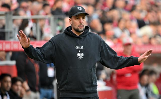 07 March 2026, Rhineland-Palatinate, Mainz: Stuttgart's coach Sebastian Hoeness reacts on the sidelines during the German Bundesliga soccer match between FSV Mainz 05 and VfB Stuttgart at the Mewa Arena. Photo: Torsten Silz/dpa - IMPORTANT NOTICE: DFL and DFB regulations prohibit any use of photographs as image sequences and/or quasi-video.