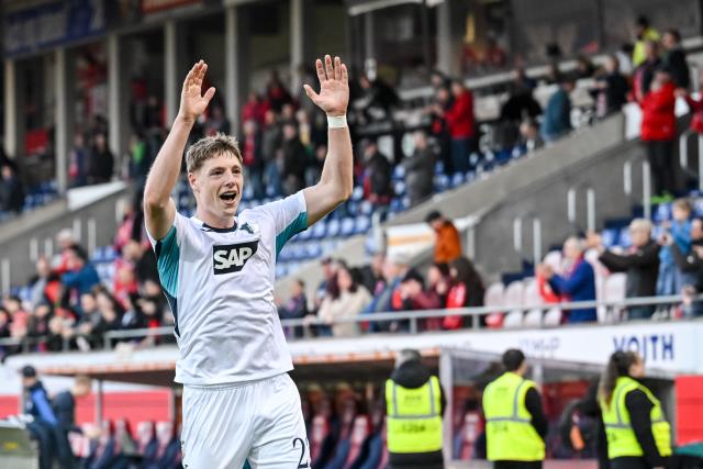 07 March 2026, Baden-Württemberg, Heidenheim: Hoffenheim's Alexander Prass celebrates victory after the German Bundesliga soccer match between FC Heidenheim and TSG 1899 Hoffenheim at the Voith-Arena. Photo: Harry Langer/dpa - IMPORTANT NOTICE: DFL and DFB regulations prohibit any use of photographs as image sequences and/or quasi-video.