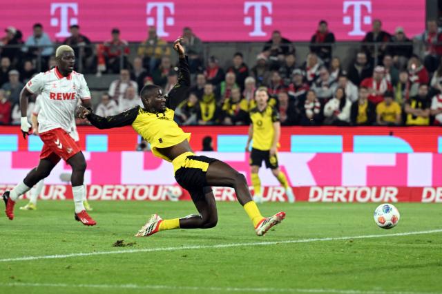 07 March 2026, North Rhine-Westphalia, Cologne: Dortmund's Serhou Guirassy scores his side's first gpal during the German Bundesliga soccer match between 1. FC Cologne and Borussia Dortmund at the RheinEnergieStadion. Photo: Federico Gambarini/dpa - IMPORTANT NOTICE: DFL and DFB regulations prohibit any use of photographs as image sequences and/or quasi-video.