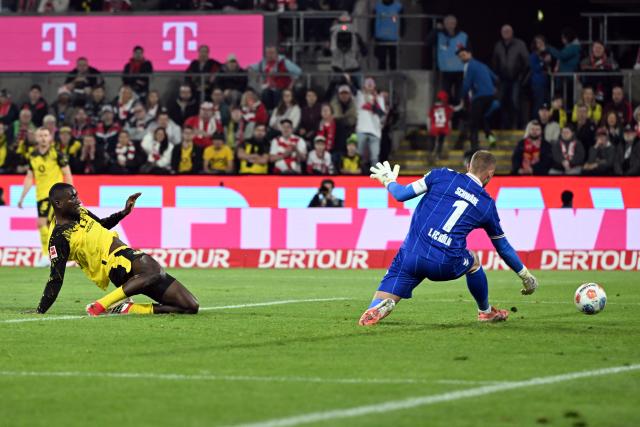 07 March 2026, North Rhine-Westphalia, Cologne: Borussia Dortmund's Serhou Guirassy scores his side's first goal during the German Bundesliga soccer match between 1. FC Cologne and Borussia Dortmund at the RheinEnergieStadion. Photo: Federico Gambarini/dpa - IMPORTANT NOTICE: DFL and DFB regulations prohibit any use of photographs as image sequences and/or quasi-video.