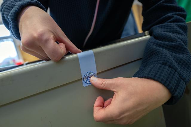 08 March 2026, Bavaria, Untermerzbach: A ballot box is sealed with an official election seal of the Free State of Bavaria as the state prepares to elect nearly 40,000 representatives in the upcoming municipal and district elections. Photo: Pia Bayer/dpa