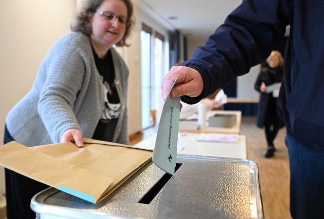 08 March 2026, Baden-Wuerttemberg, Stuttgart: A voter slides his completed ballot paper into a ballot box as Baden-Wuerttemberg prepares to hold its state elections on March 8. Photo: Bernd Weißbrod/dpa