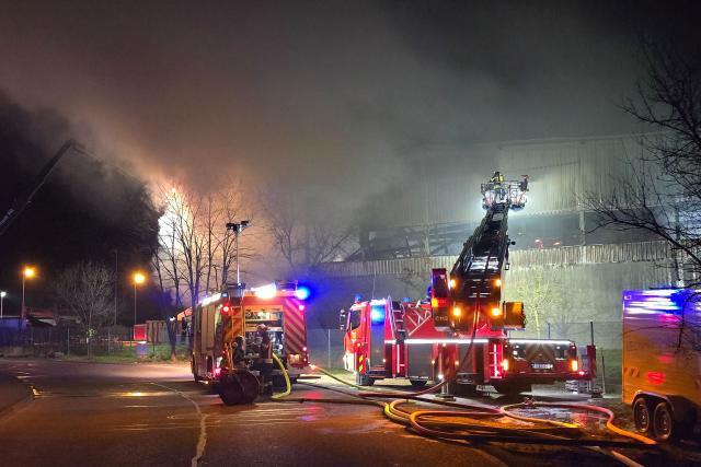 07 March 2026, Baden-Wuerttemberg, Karlsruhe: Firefighters battle a blaze at a waste disposal facility in Karlsruhe's Rhine port, as the fire causes millions in damage. Photo: Thomas Riedel/Thomas Riedel /dpa