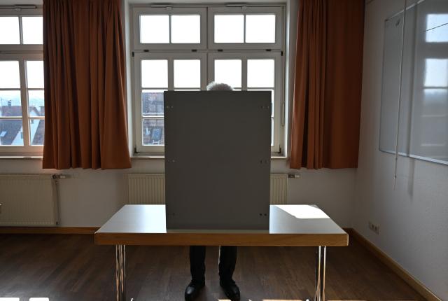 08 March 2026, Baden-Württemberg, Sigmaringen: Winfried Kretschmann, Minister-President of Baden-Wuerttemberg, stands in a voting booth at a polling station in the Laiz district of Sigmaringen, Baden-Wuerttemberg, having cast his ballot in the state elections. Photo: Katharina Kausche/dpa