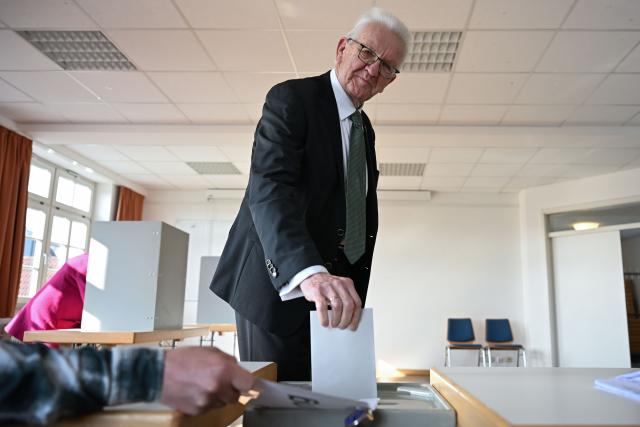 08 March 2026, Baden-Württemberg, Sigmaringen: Winfried Kretschmann, Minister-President of Baden-Wuerttemberg, casts his ballot at a polling station in the Laiz district of Sigmaringen, Baden-Wuerttemberg, having cast his ballot in the state elections. Photo: Katharina Kausche/dpa