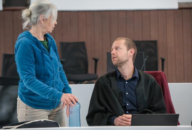 10 March 2026, Lower Saxony, Verden: Defendant Daniela Klette (L) speaks with her lawyer Lukas Theune during the continuation of her trial at Verden District Court. The investigators accuse Daniela Klette of attempted murder and 13 robberies. Photo: Focke Strangmann/dpa Pool/dpa