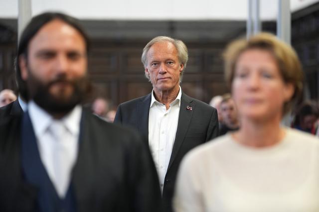 12 March 2026, Hamburg: Gerhard Delling (Back Center), former sports journalist; Christina Block (Front Right), German restaurateur; and her defense attorney Ingo Bott (Front Left) stand in the courtroom at Hamburg Regional Court during the trial for alleged child abduction, stemming from a covert operation on New Year's Eve 2023/24, in which Block's two children were brought from Denmark to Germany. Photo: Marcus Brandt/Pool dpa/dpa
