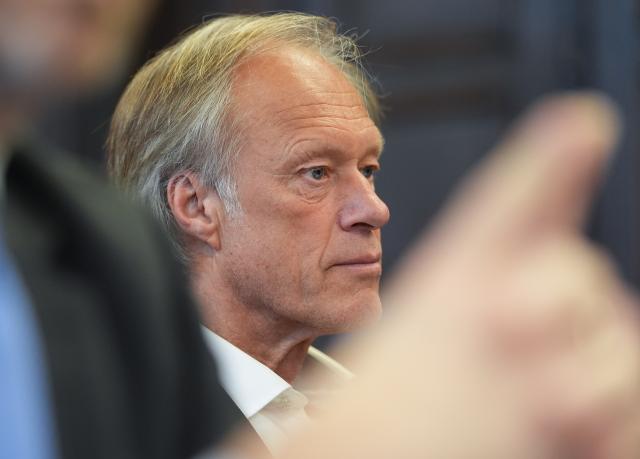 12 March 2026, Hamburg: Gerhard Delling, former television presenter and sports journalist, sits in the courtroom at Hamburg Regional Court during his trial for alleged child abduction, stemming from a covert operation on New Year's Eve 2023/24, in which two children of restaurant entrepreneur Block were brought from Denmark to Germany. Photo: Marcus Brandt/Pool dpa/dpa