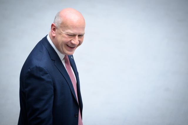 12 March 2026, Berlin: Governing Mayor of Berlin Kai Wegner walks through the plenary hall of the Berlin House of Representatives before the start of the 82nd plenary session. Photo: Bernd von Jutrczenka/dpa