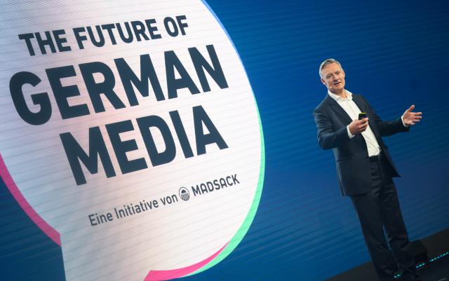 12 March 2026, Lower Saxony, Hanover: Thomas Dueffert, Chief Executive Officer of Madsack Mediengruppe, addresses the audience at the event "The Future of German Media," held at Madsack's historic printing plant, as the industry gathering focuses on the key factors for success in journalism in today's digital world. Photo: Julian Stratenschulte/dpa