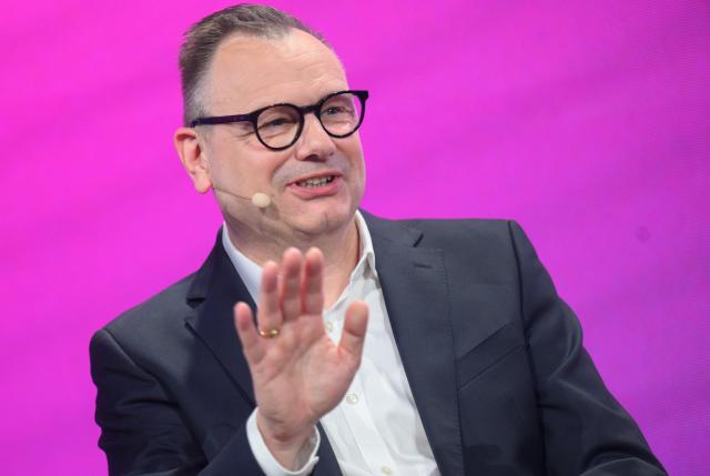 12 March 2026, Lower Saxony, Hanover: Hendrik Luenenborg, director of Norddeutscher Rundfunk (NDR), addresses the audience at a panel discussion during the event "The Future of German Media," held at Madsack's Alte Druckerei, as the industry gathering focuses on the key success factors for journalism in the digital age. Photo: Julian Stratenschulte/dpa