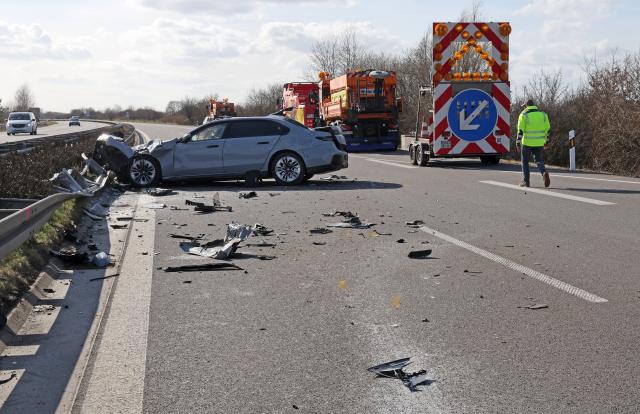 12 March 2026, Mecklenburg-Western Pomerania, Lindholz: A view of the scene of an accident on the A20 motorway near Lindholz, in which Mecklenburg-Western Pomerania's Economics Minister Wolfgang Blank is among those injured, after a maintenance vehicle triggers a collision between the Bad Suelze and Tessin junctions, sending a car into the central reservation. Photo: Bernd Wüstneck/dpa
