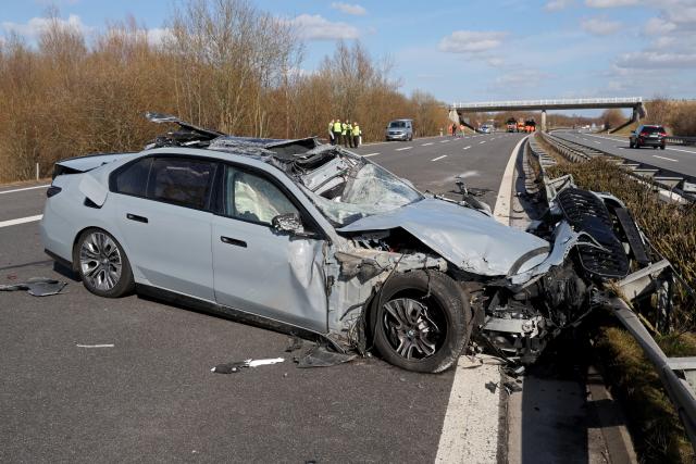 12 March 2026, Mecklenburg-Western Pomerania, Lindholz: A view of the scene of an accident on the A20 motorway near Lindholz, in which Mecklenburg-Western Pomerania's Economics Minister Wolfgang Blank is among those injured, after a maintenance vehicle triggers a collision between the Bad Suelze and Tessin junctions, sending a car into the central reservation. Photo: Bernd Wüstneck/dpa