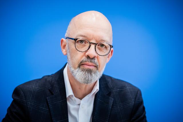 FILED - 25 September 2025, Berlin: Timo Wollmershaeuser from the ifo Institute - Leibniz Institute for Economic Research, at a press conference on the new economic forecast by leading economic institutes at the Federal Press Conference. Photo: Christoph Soeder/dpa