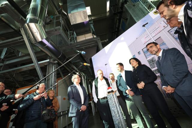 12 March 2026, Bavaria, Memmingen: Katherina Reiche (4-R), German Minister for Economic Affairs and Klaus Holetschek (3-R), Chairman of the CSU parliamentary group in the Bavarian state parliament, stand with representatives from politics and business at the inauguration of a new combined heat and power plant. Photo: Karl-Josef Hildenbrand/dpa