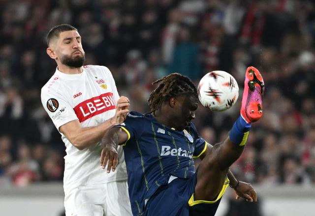 03 December 2026, Baden-Württemberg, Stuttgart: VfB Stuttgart's Jeff Chabot and FC Porto's Terem Moffi battle for the ball during the UEFA Europa League soccer match between VfB Stuttgart and FC Porto at the MHPArena. Photo: Marijan Murat/dpa