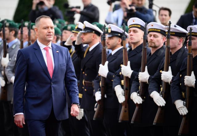 16 September 2025, Berlin: Polish President Karol Nawrocki is welcomed by military honours at the Bellevue palace in Berlin. Photo: Bernd von Jutrczenka/dpa