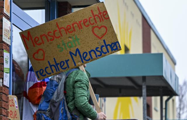 14 March 2026, Brandenburg, Prenzlau: Counter-demonstrations accompany the Alternative for Germany (AfD) Brandenburg state party conference, at which the state executive committee is elected, at the Uckerseehalle. Photo: Jens Kalaene/dpa