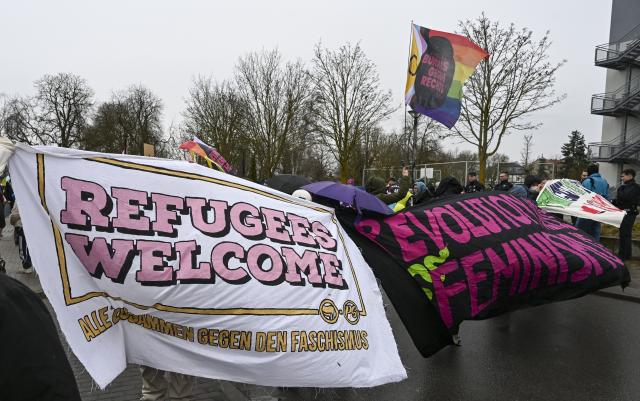 14 March 2026, Brandenburg, Prenzlau: Counter-demonstrations accompany the Alternative for Germany (AfD) Brandenburg state party conference, at which the state executive committee is elected, at the Uckerseehalle. Photo: Jens Kalaene/dpa