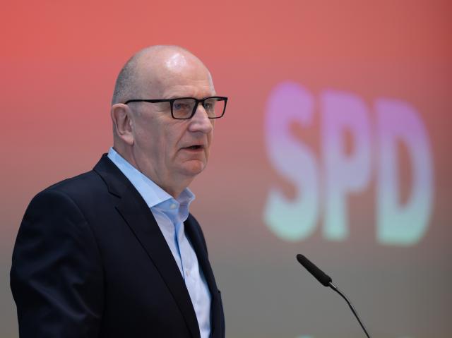 14 March 2026, Brandenburg, Potsdam: Dietmar Woidke, Minister-President of Brandenburg, addresses the Brandenburg Social Democratic Party (SPD) state party convention at the Kongresshotel on Lake Templin, where delegates are set to vote on the 2026-2029 coalition agreement between the SPD and the CDU. Photo: Soeren Stache/dpa