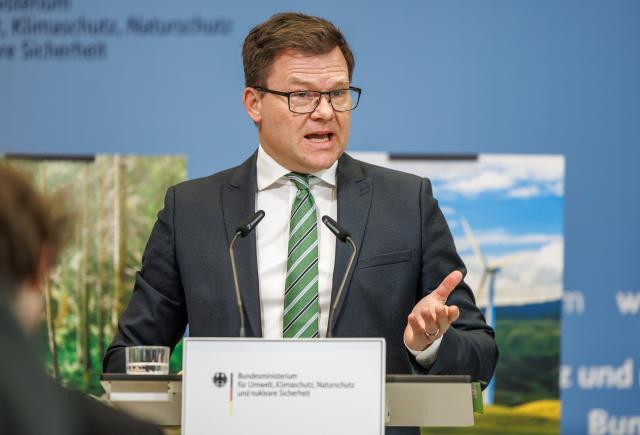 14 March 2026, Berlin: Germany's Environment Minister Carsten Schneider (SPD) addresses a press conference at the Federal Environment Ministry on the presentation of the 2025 Climate Report and the outlook for future developments. Photo: Andreas Gora/dpa
