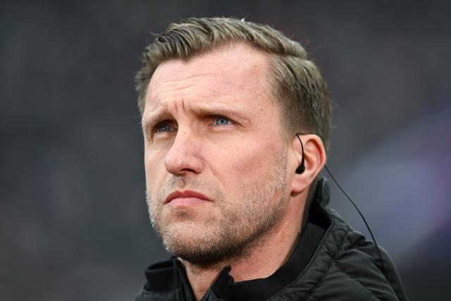 14 March 2026, Hesse, Frankfurt/M.: Eintracht Frankfurt Sporting Director Markus Kroesche reacts during a TV interview ahead of the German Bundesliga soccer match between Eintracht Frankfurt and 1. FC Heidenheim at Deutsche Bank Park. Photo: Florian Wiegand/dpa - WICHTIGER HINWEIS: Gemäß den Vorgaben der DFL Deutsche Fußball Liga bzw. des DFB Deutscher Fußball-Bund ist es untersagt, in dem Stadion und/oder vom Spiel angefertigte Fotoaufnahmen in Form von Sequenzbildern und/oder videoähnlichen Fotostrecken zu verwerten bzw. verwerten zu lassen.