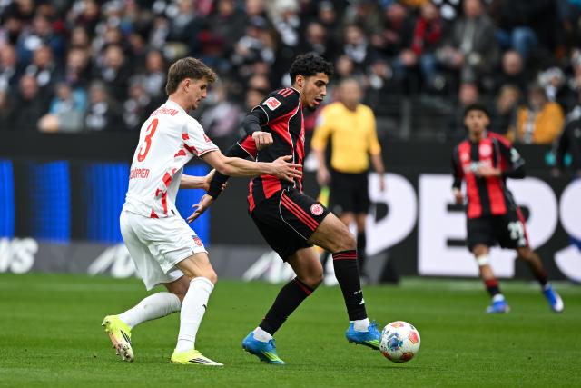 14 March 2026, Hesse, Frankfurt/M.: Heidenheim's Jan Schoeppner and Frankfurt's Fares Chaibi battle for the ball during the German Bundesliga soccer match between Eintracht Frankfurt and 1. FC Heidenheim at Deutsche Bank Park. Photo: Florian Wiegand/dpa - IMPORTANT NOTICE: DFL and DFB regulations prohibit any use of photographs as image sequences and/or quasi-video.