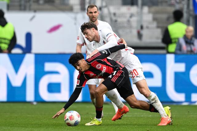 14 March 2026, Hesse, Frankfurt/M.: Frankfurt's Nathaniel Brown and Heidenheim's Luca Kerber battle for the ball during the German Bundesliga soccer match between Eintracht Frankfurt and 1. FC Heidenheim at Deutsche Bank Park. Photo: Florian Wiegand/dpa - IMPORTANT NOTICE: DFL and DFB regulations prohibit any use of photographs as image sequences and/or quasi-video.