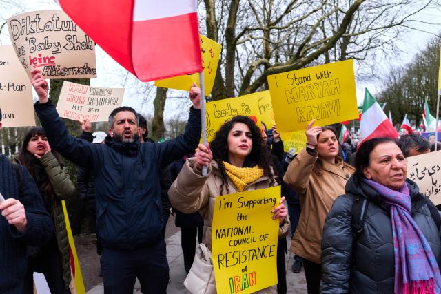 14 March 2026, Hamburg: Iranians in exile take part in a rally organized by the National Resistance Council of Iran (NWRI) against Iranian regime. Photo: Marcus Golejewski/dpa