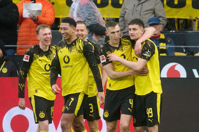 14 March 2026, North Rhine-Westphalia, Dortmund: Dortmund's Luca Reggiani (R) celebrates scoring his side's second goal during the German Bundesliga soccer match between Borussia Dortmund and FC Augsburg at Signal Iduna Park. Photo: Bernd Thissen/dpa - IMPORTANT NOTICE: DFL and DFB regulations prohibit any use of photographs as image sequences and/or quasi-video.